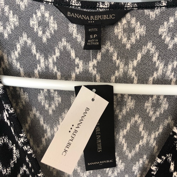 Banana Republic S Petit black and white jumpsuit. Short sleeve with pockets! - Picture 9 of 9